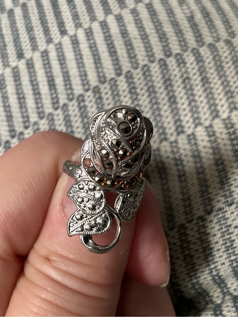 Vintage Silver Rose and Leaf Filigree Ring - Silver